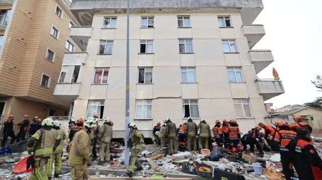 Maltepe'de çöken binada enkaz altındaki 3 kişinin de cansız bedeni çıkarıldı, ölü sayısı 5'e yükseldi