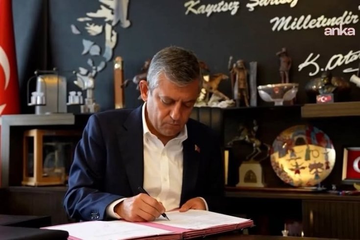 Manisa Milletvekili Özgür Özel ve arkadaşları CHP'den istifa etti
