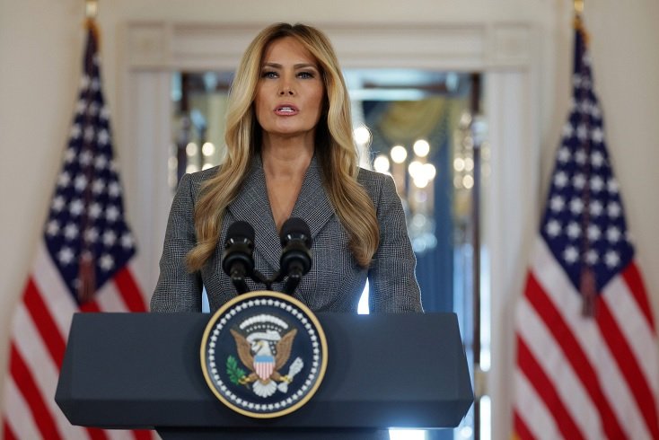 Melania Trump: Epstein ile hiçbir zaman arkadaş olmadım. Donald ve ben zaman zaman Epstein’in de davetli olduğu aynı partilere çağrıldık!