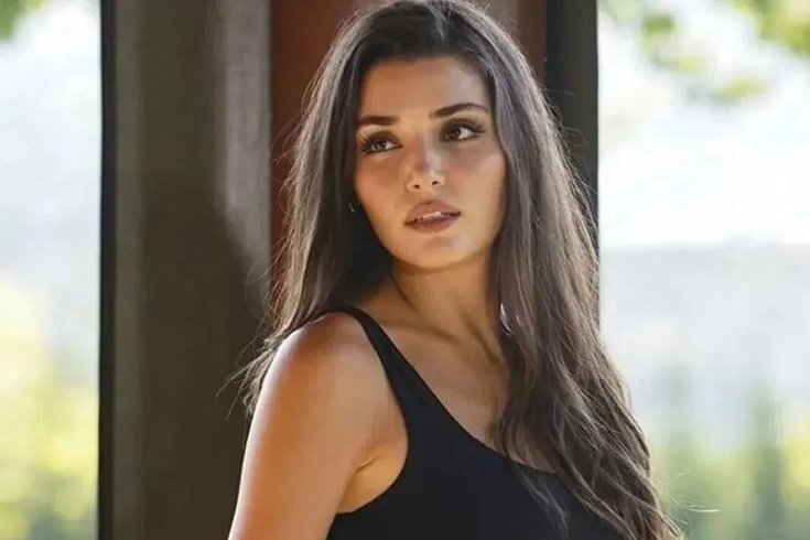 Oyuncu-Manken Hande Erçel Türkiye dönüşü gözaltına alındı Oyuncu-Manken Hande Erçel Türkiye dönüşü gözaltına alındı