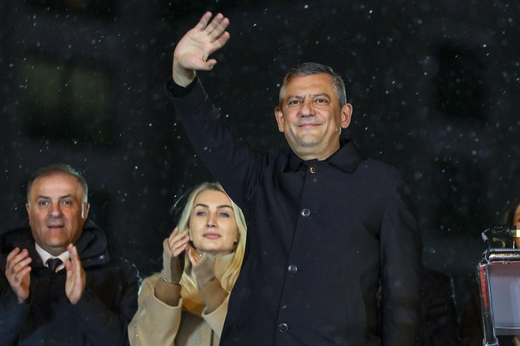 Özgür Özel, Ataşehir'de konuştu: Derhal yargılama istiyoruz, tutuksuz yargılama istiyoruz. Biz kendimize güveniyoruz, televizyondan canlı yayın istiyoruz!