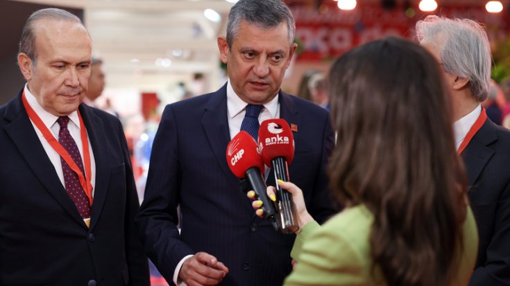 Özgür Özel, Barselona'da konuştu: kurumları ve kuralları yıpratanlara karşı demokrasiyi, kurumları, kuralları ve özgürlükleri savunmaya çağırıyoruz