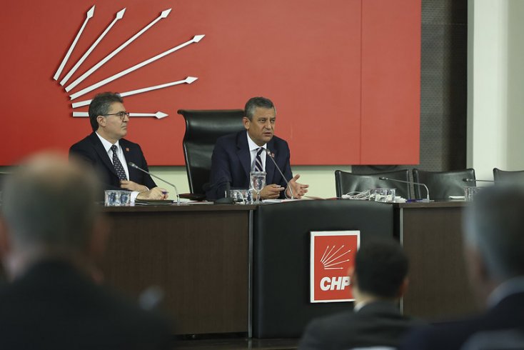 Özgür Özel, CHP'li il başkanları ile CHP Genel Merkezinde toplantı yaptı