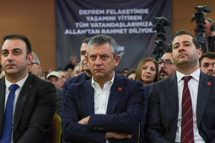 Özgür Özel deprem bölgesinde konuştu: Hatay’da eğitim ve sağlık hizmetlerinin çoğunluğu konteynerde devam ediyor!