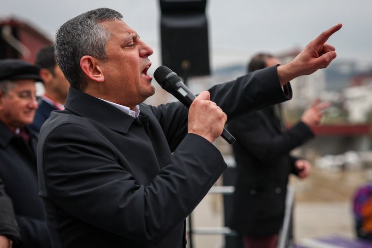 Özgür Özel, deprem bölgesinde konuştu: Millet yardım beklerken bunlar IBAN gönderdi, çadır sattı!