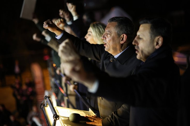 Özgür Özel: Erdoğan attığı imzayla bizi doğrulamıştır; Akın Gürlek ve bu dava siyasidir, arkadaşlarımız masumdur!