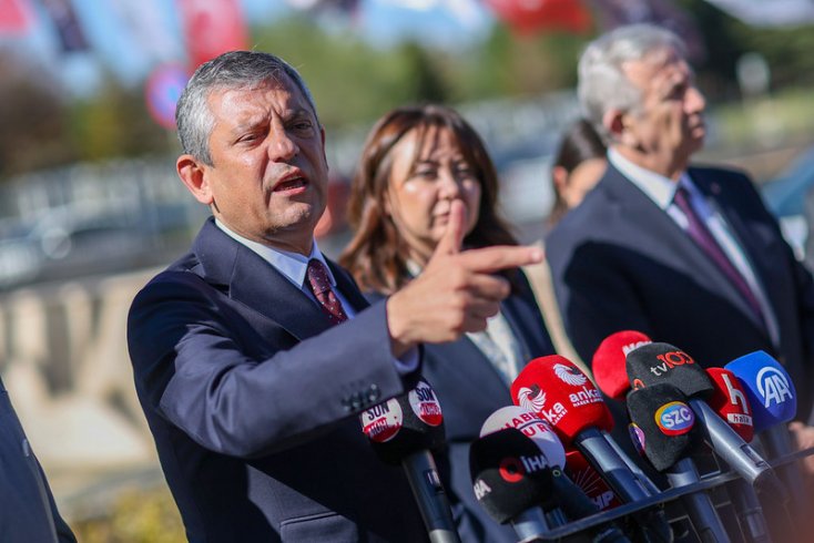 Özgür Özel: Erdoğan bizimle baş edemiyor, Akın Gürlek üzerinden iftira attırmaya çalışıyor
