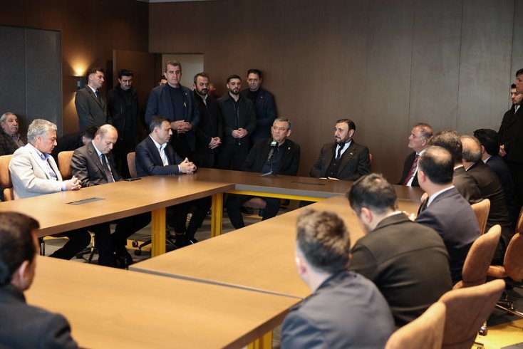 Özgür Özel, Selahattin Özgündüz’e Taziye Ziyaretinde bulundu