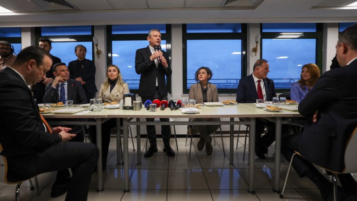 Özgür Özel: Türkiye çok uzun yıllardır süren bir iktidarla vedalaşmak üzere bir takım zorluklar yaşıyor!