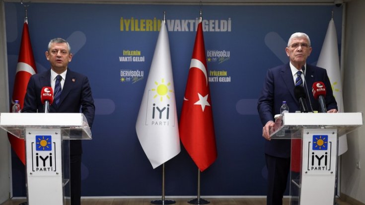 Özgür Özel, yeniden Genel Başkanlığa seçilen Müsavat Dervişoğlu’nu İYİ Parti Genel Merkezinde ziyaret etti Özgür Özel, yeniden Genel Başkanlığa seçilen Müsavat Dervişoğlu’nu İYİ Parti Genel Merkezinde ziyaret etti