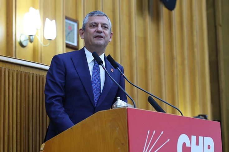 Özgür Özel'den Kılıçdaroğlu'na; Milletin umudunu burada tüketirsen, millet umudu yeni partide arıyor! Özgür Özel'den Kılıçdaroğlu'na; Milletin umudunu burada tüketirsen, millet umudu yeni partide arıyor!