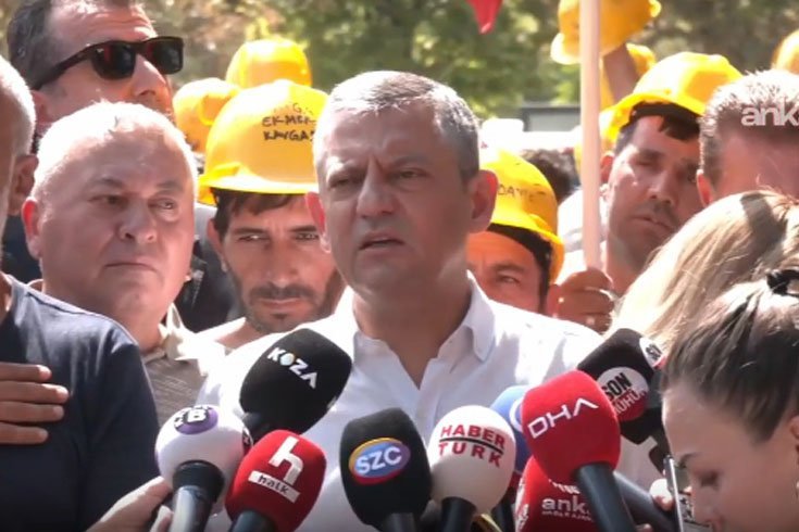 Özgür Özel’den madencilere destek: “Gücünüz bu holdinge neden yetmiyor?” Özgür Özel’den madencilere destek: “Gücünüz bu holdinge neden yetmiyor?”