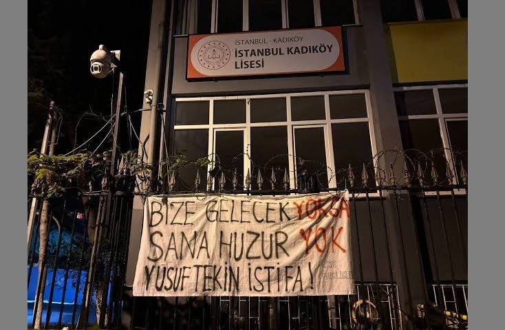 Pankart açan öğrenciler serbest bırakıldı Pankart açan öğrenciler serbest bırakıldı