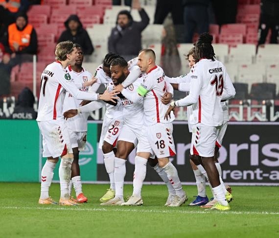 Samsunspor, Kuzey Makedonya ekibi Shkëndija'yı sahasında 4-0 mağlup ederek son 16 turuna yükseldi