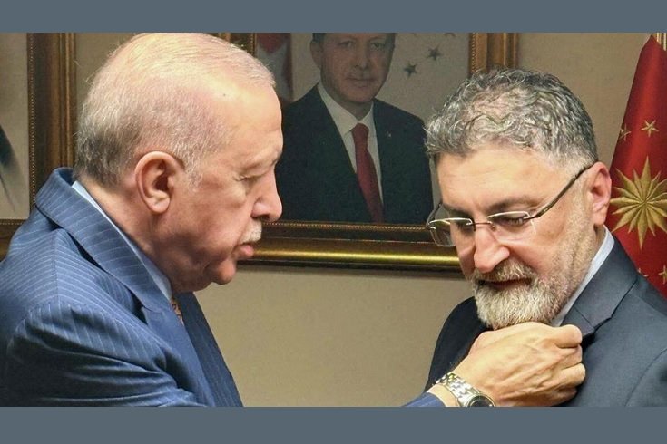 Serik Belediye Başkanı Kumbul, AKP'ye katıldı: Rozetini toplantı sonrası Cumhurbaşkanı Erdoğan taktı Serik Belediye Başkanı Kumbul, AKP'ye katıldı: Rozetini toplantı sonrası Cumhurbaşkanı Erdoğan taktı