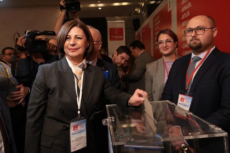 TBB Başkan Vekilliğine Ayşe Ünlüce seçildi: Belediyelerimiz için, sizler için hiçbir ayrım yapmadan eşit ve adil bir şekilde bu görevi yürüteceğime dair sizlere de söz veriyorum! TBB Başkan Vekilliğine Ayşe Ünlüce seçildi: Belediyelerimiz için, sizler için hiçbir ayrım yapmadan eşit ve adil bir şekilde bu görevi yürüteceğime dair sizlere de söz veriyorum!
