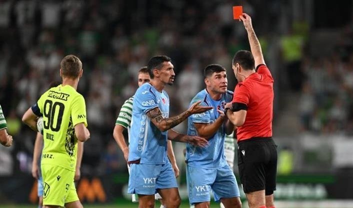 Trabzonspor, UEFA Avrupa Ligi play-off maçında Ferencvaros’a 4-0 yenildi; yoluna UEFA Konferans Ligi’nde devam edecek!