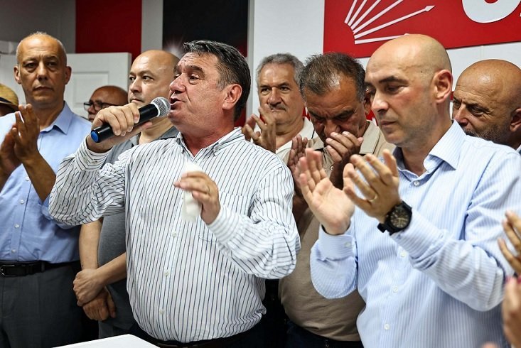 Zonguldak Belediye Başkanı Erdem ve 16 meclis üyesi CHP'den istifa ederek YENİ Parti'ye katıldı