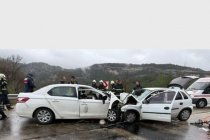 Burdur'da iki otomobil kafa kafaya çarpıştı: 7 ölü, 5 yaralı