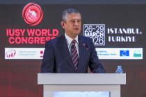 Özgür Özel, 150 ülkeden 250 gence seslendi: 100 yıl sonra bir kez daha ülkenin kurucu partisi, Gazi Mustafa Kemal Atatürk’ün partisi bir otoriter baskıcı rejime karşı mücadele ederek, direnerek başarmak üzere!