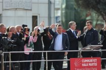 Özgür Özel, Kocaeli'de konuştu: Tayyip Bey tarihe geçecek bir mucittir. Dünyada vergiden vergi alan ilk siyasetçi Tayyip Bey’dir!