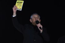 Özgür Özel Pendik'te konuştu; Ak Parti'ye bakın, yolsuzluğun kitabını yazmış; Yarım milyar lira bir yolsuzluk var. Nerede? Cami temizliğinde!