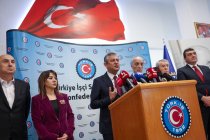 Özgür Özel, Türk-İş Genel Başkanı Ergün Atalay’ı ziyaret etti: Gün dayanışmanın günüdür; Vatandaş muhalefetin bir ve beraber olmasını, iktidar değişimi bekliyor