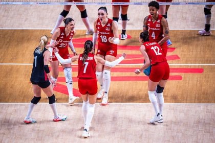 A Milli Kadın Voleybol Takımımız, Çin'i 3-0 yenerek finale yükseldi