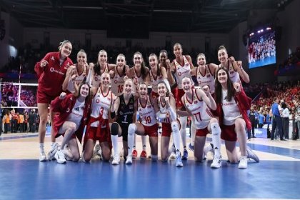 A Milli Kadın Voleybol Takımımız, Çin'i 3-2 yendi