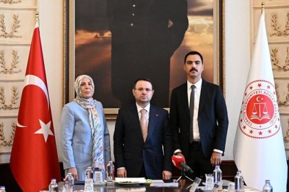 Adalet Bakanı Akın Gürlek, merhum Muhsin Yazıcıoğlu'nun eşi ve oğlu ile görüştü