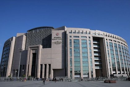 Adalet Bakanlığı açıkladı: Mehmet Akif Ersoy'un şikayeti üzerine 'tahliye ve beraat' vaadiyle para isteyen biri avukat 4 şüpheli yakalandı