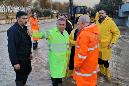 Adana Büyükşehir 492 iş makinesi, 1672 personelle su baskınlarından etkilenen vatandaşın yanında