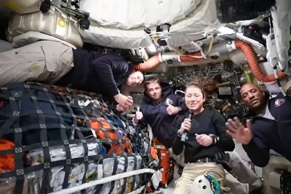 Artemis II uçuşunun 7. günü: İlk dönüş düzeltme yakma işlemi tamamlandı; NASA yetkilileri, mürettebattan ay geçişi sırasında alınan ilk görüntüleri paylaştı!