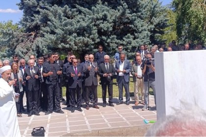 CHP Genel Başkanlarından Merhum Deniz Baykal'ın eşi Olcay Baykal, devlet mezarlığına defnedildi