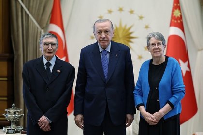 Cumhurbaşkanı Erdoğan, Nobel ödüllü bilim insanı Prof. Dr. Aziz Sancar ve eşi Gwen Boles Sancar ile görüştü
