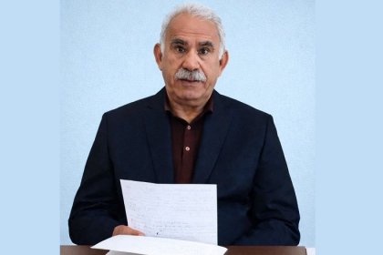 DEM Parti İmralı heyeti ile DEM Parti, Öcalan'ın yeni mektubunu Türkçe ve Kürtçe okudu: Kürtsüz Türk, Türksüz Kürt olmaz; yeni bir siyaset dönemine kapı açılıyor!