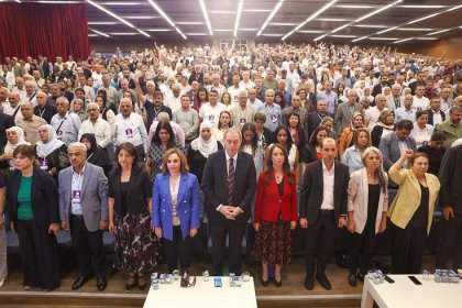 DEM Parti, Parti Meclisi'ni 33 isim ile yeniledi; DEM Parti'de Tuncer Bakırhan ve Tülay Hatimoğulları yeniden Eş Genel Başkan seçildi
