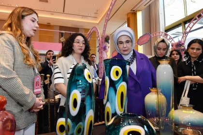 Emine Erdoğan, TOGEM-DER'in geleneksel ''Cemre Çarşısı''nın açılışına katıldı