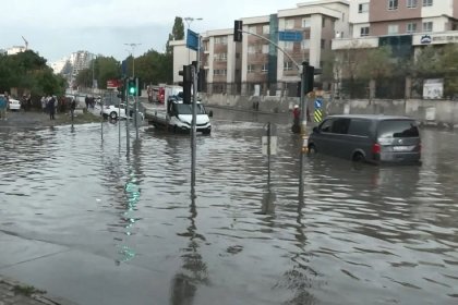 Fatih'te su birikintisine basan çocuk akıma kapılarak hayatını kaybetti