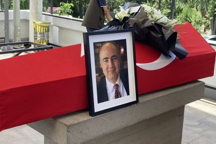 Gazeteci Vedat Yenerer son yolculuğuna uğurlandı
