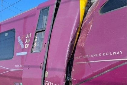 İngiltere'de iki tren çarpıştı: 1 ölü, 33'ü ağır 89 yaralı