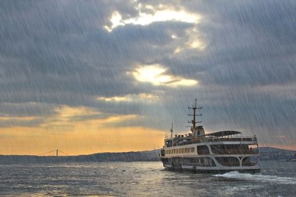 İstanbul Valiliği: Yer yer çok kuvvetli yağış ve fırtına bekleniyor