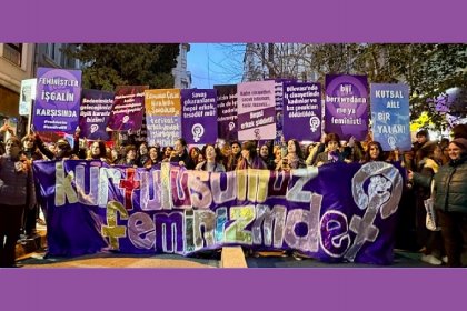 İstanbul’da 24. 'Feminist Gece Yürüyüşü' için yasaklara rağmen binlerce kadın bir araya geldi