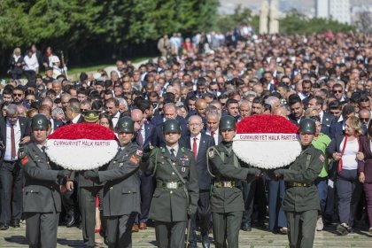 Kemal Kılıçdaroğlu, CHP'nin 103. Kuruluş Yıl Dönümünde Anıtkabir Özel Defteri’ni imzaladı: 'Cumhuriyeti Demokrasiyle Taçlandıracağız'