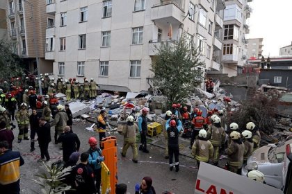 Maltepe'de 7 katlı bina çöktü: Ölü ve yaralılar var!