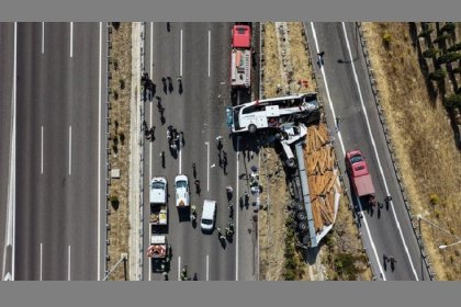 Manisa'da tur otobüsü ile tır çarpıştı: 11 kişi hayatını kaybetti, 27 kişi yaralandı
