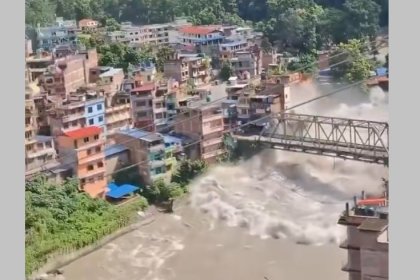 Nepal'de sel felaketinde can kaybı 469'a yükseldi; Çok sayıda kayıp aranıyor!
