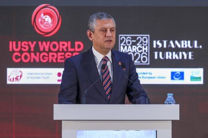 Özgür Özel, 150 ülkeden 250 gence seslendi: 100 yıl sonra bir kez daha ülkenin kurucu partisi, Gazi Mustafa Kemal Atatürk’ün partisi bir otoriter baskıcı rejime karşı mücadele ederek, direnerek başarmak üzere!