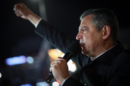 Özgür Özel Bağcılar'da konuştu: Suç örgütü lideri Aziz İhsan Aktaş dışarıda, bu milletin seçtikleri içeride; ‘560 milyar yolsuzluk’ dediniz, 56 kuruş ispat edemediniz!