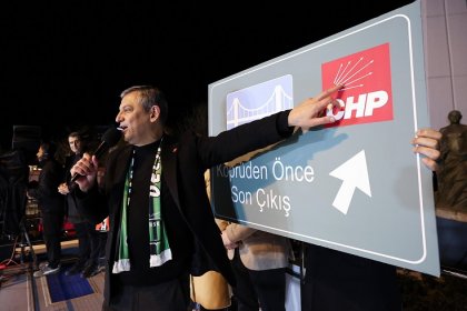 Özgür Özel Bakırköy'de konuştu: AK Parti dönemi İBB’nin 56 büyük yolsuzluk dosyasıyla AK Parti’nin paçasından yolsuzluğun aktığı bir dönemdir.